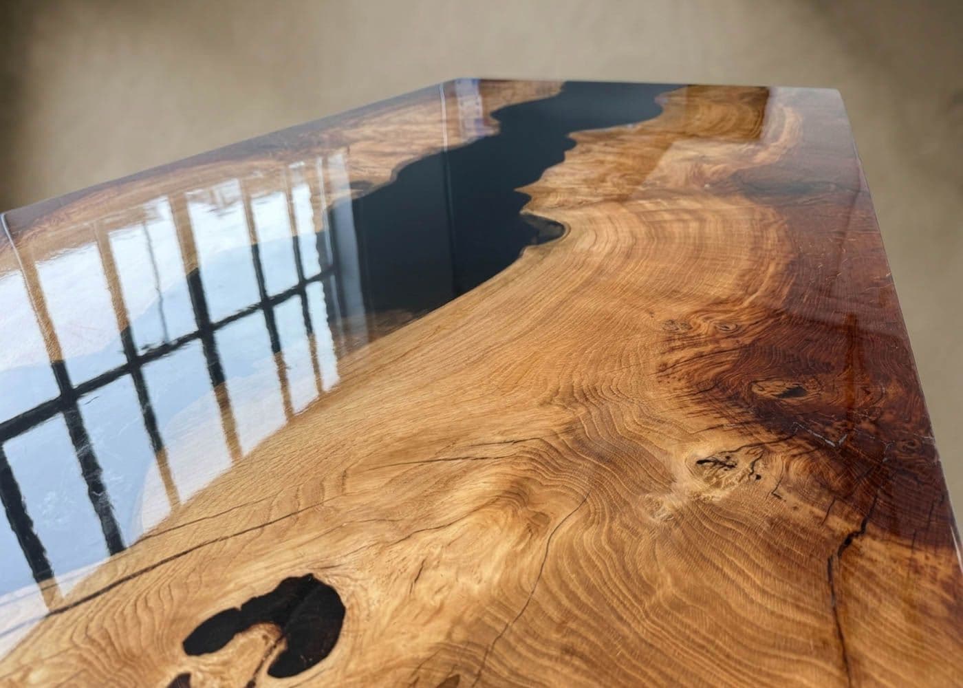 Crest Dining Table
