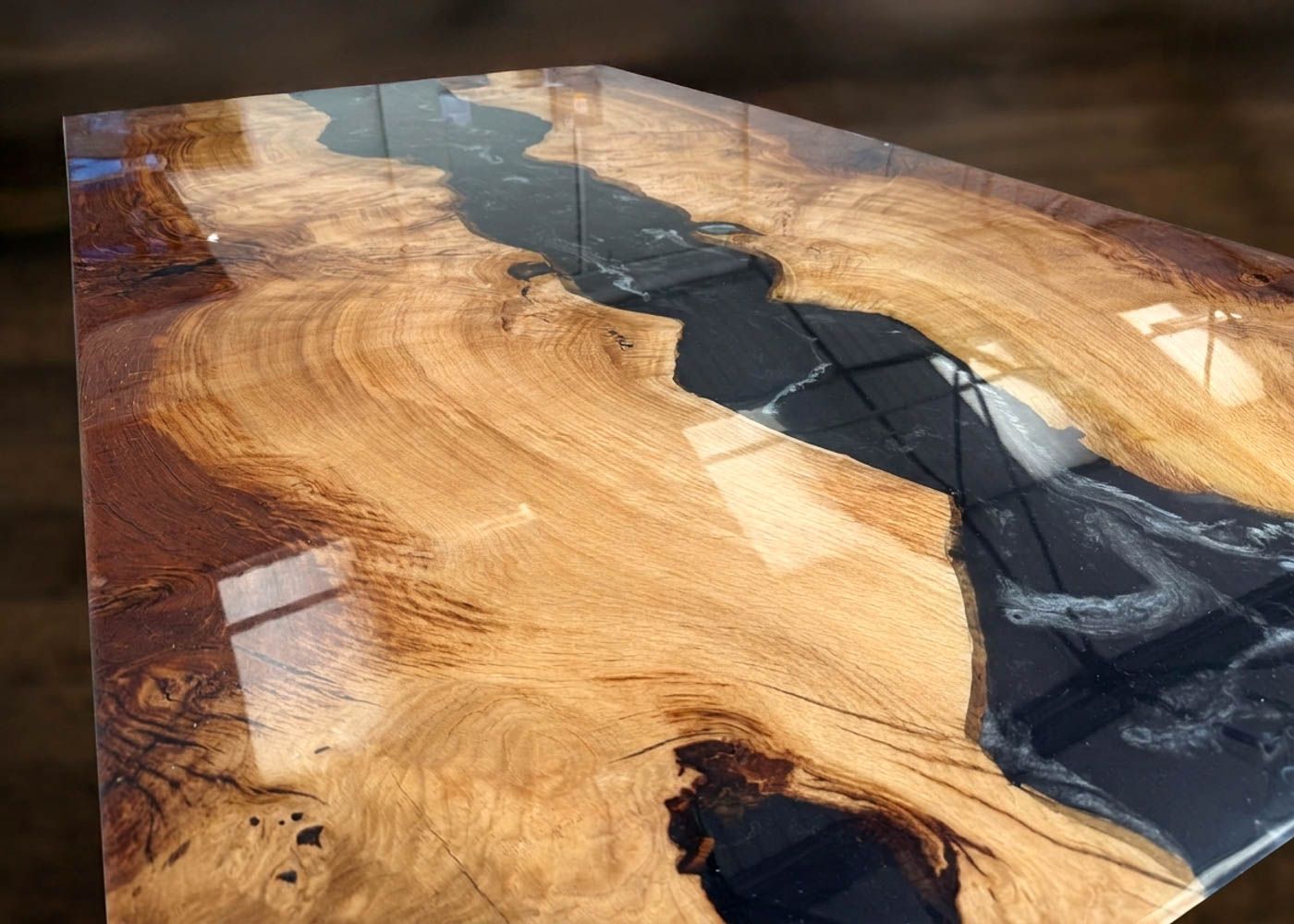 Crest Dining Table