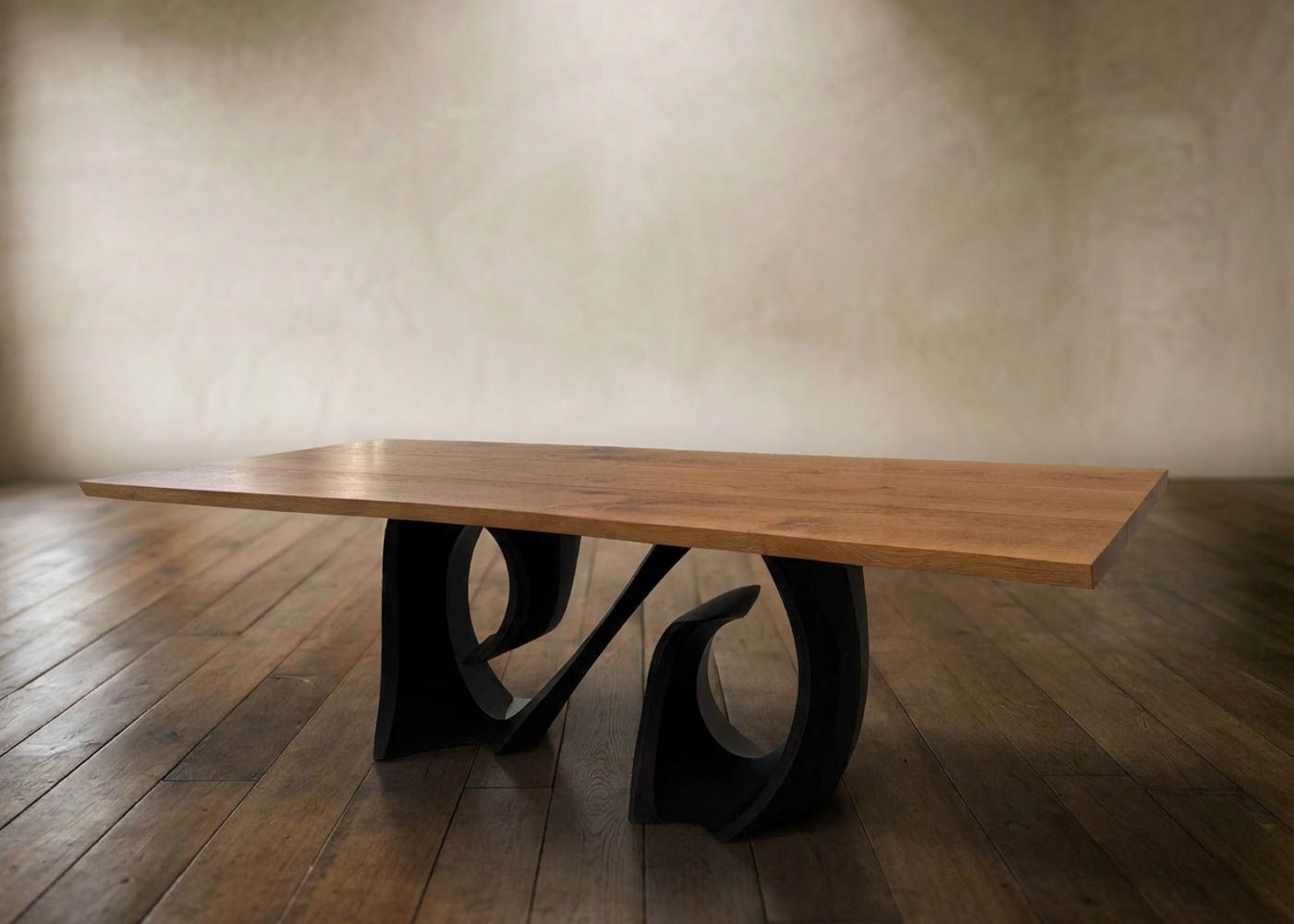 Crest Dining Table