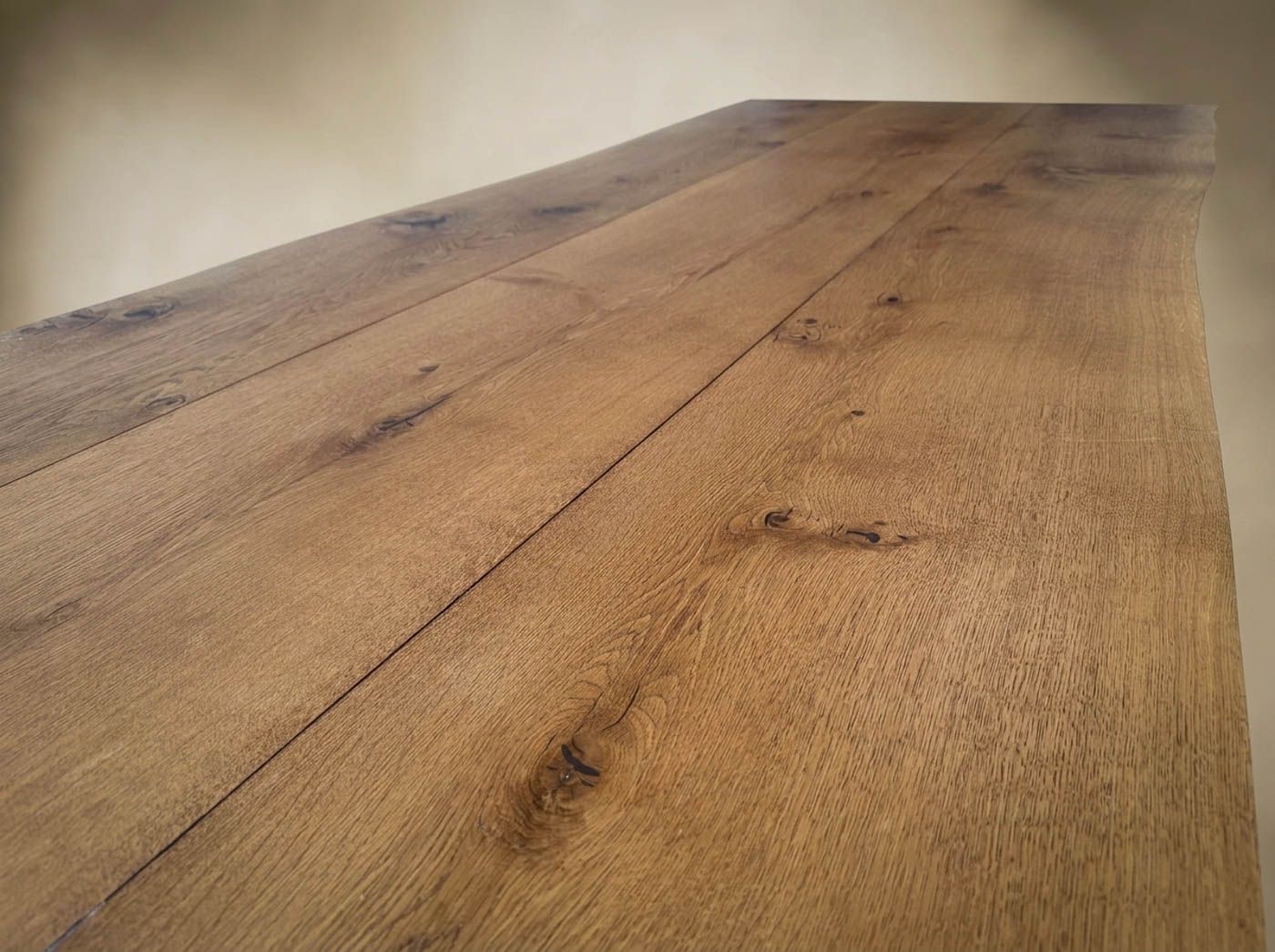 Crest Dining Table