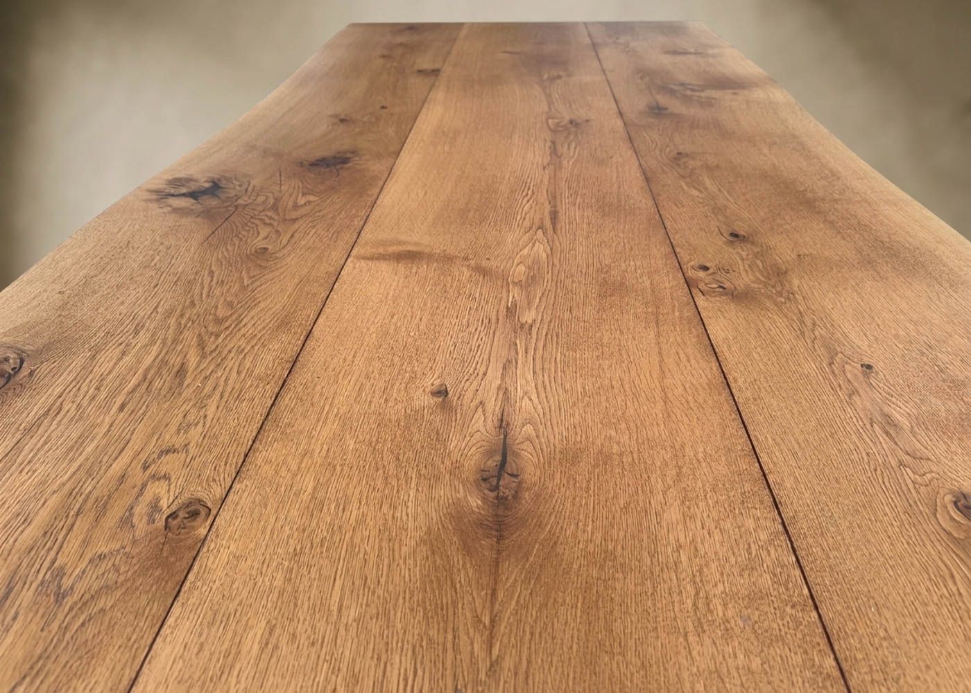 Crest Dining Table
