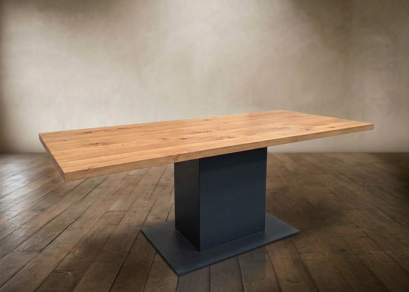 Extending Forum Dining Table