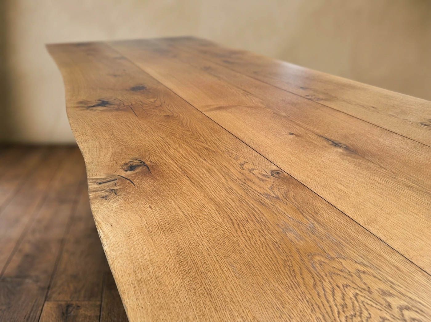 Crest Dining Table