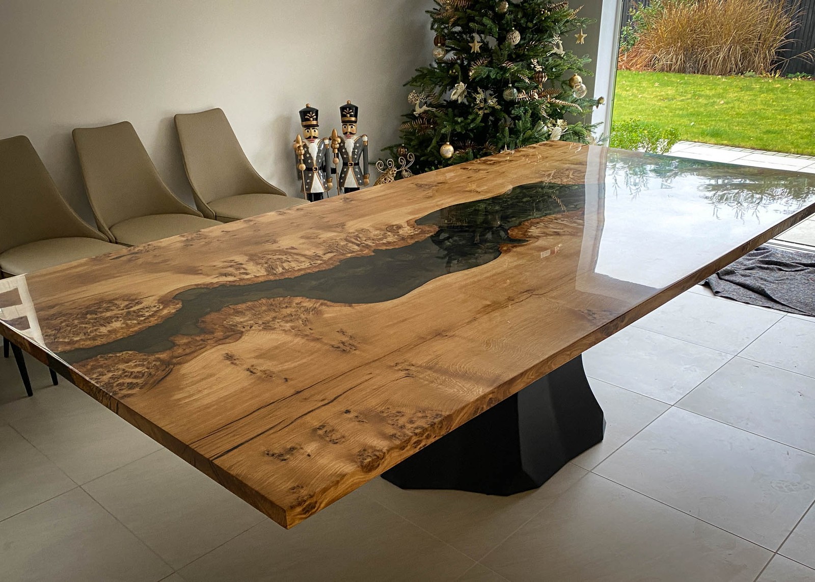 centrepiece resin river dining table made in uk 12 Seater 2530 image 3