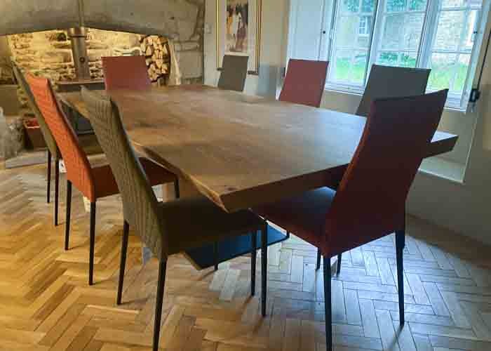 live edge statement oak dining table rook 10 seater 2529 image 3