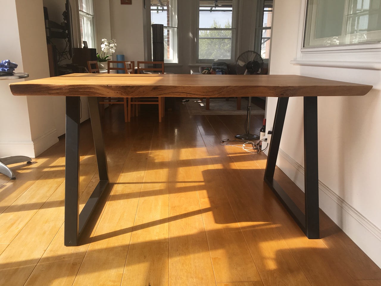 modern live edge oak dining table piranha 6 seater 806 image 2