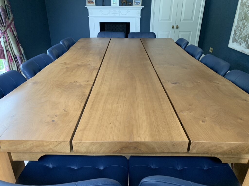 open-oak-table-gaps